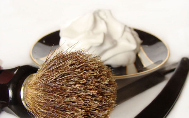 Espuma de Afeitar VS Manchas de Maquillaje