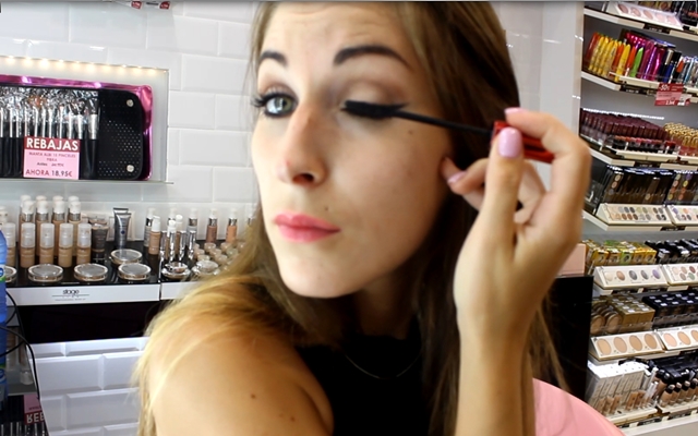 Cómo hacer un eyeliner extremo