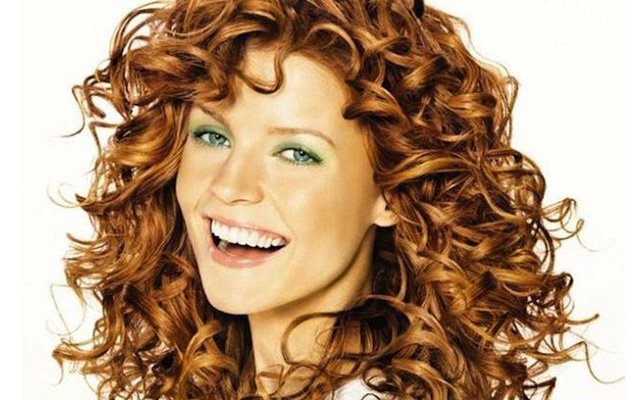 Pasos para cuidar el pelo rizado