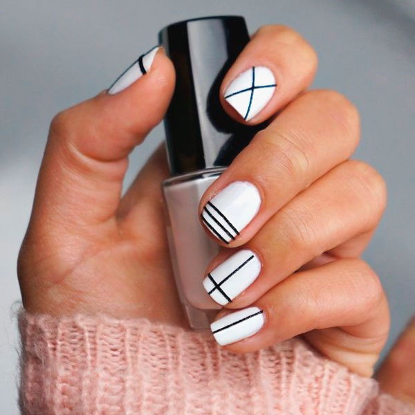 Diseño de uñas minimalista