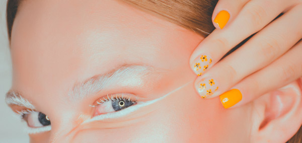 uñas con flores