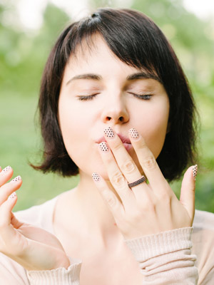 uñas con puntos